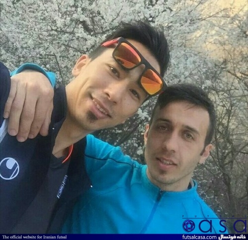 علی ابراهیمی - بازیکن تاسیسات دریایی تهران به همراه دوستش